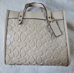 (AUTHENTIC) NWT COACH SIGNATURE FIELD TOTE 22